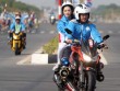 Người đẹp Lý Nhã Kỳ cưỡi mô tô cổ vũ cua rơ