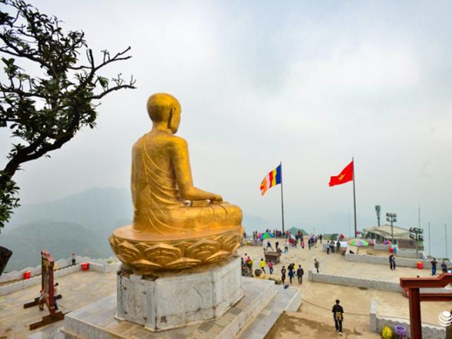 Cận cảnh tượng Phật Hoàng lớn nhất VN trên núi Yên Tử