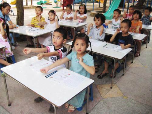 Tuyển thêm 26.000 giáo viên mầm non - 1