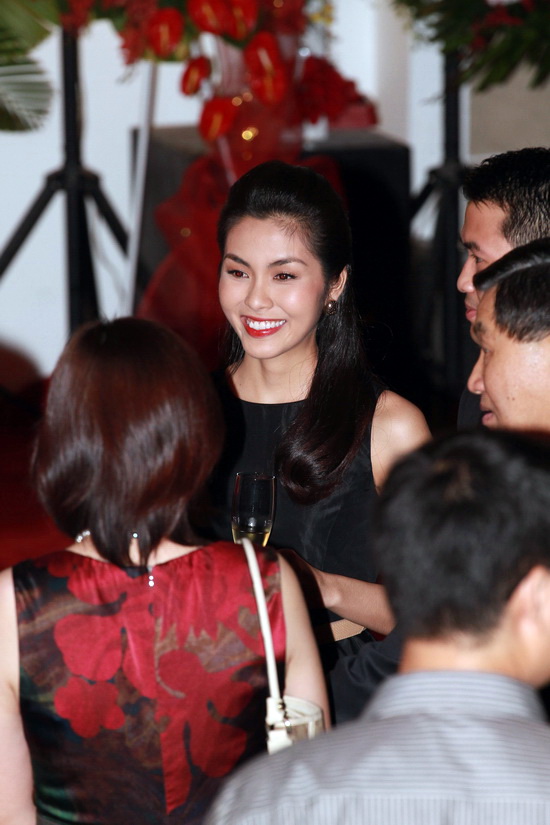 Tăng Thanh Hà thẹn thùng bên bạn trai, Phim, Tang Thanh Ha, Louis Nguyen, Truong Tu Lam, Hong Anh, Mai Phuong Thuy, ngoi sao, dien anh, hoa hau the gioi, da tiec
