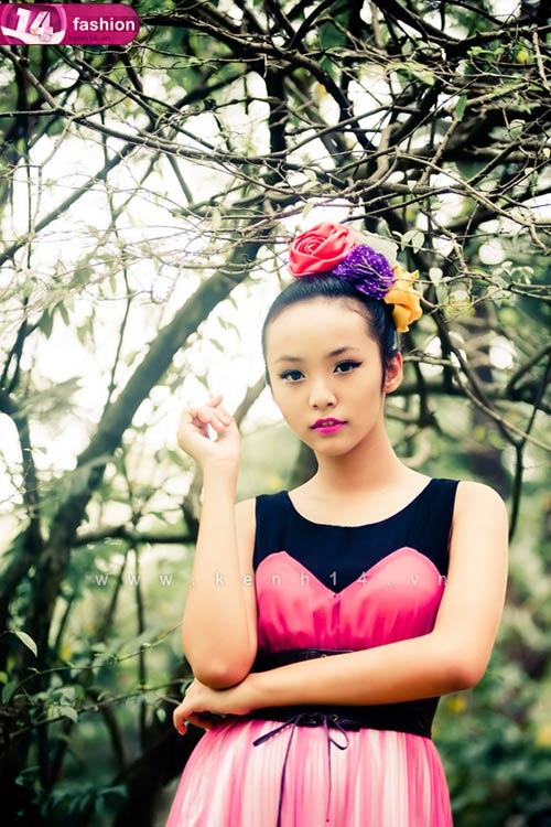 Người mẫu 12 tuổi mặc váy đẹp du xuân - 1