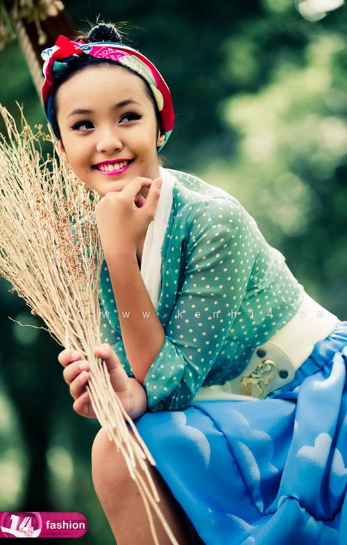 Người mẫu 12 tuổi mặc váy đẹp du xuân - 4