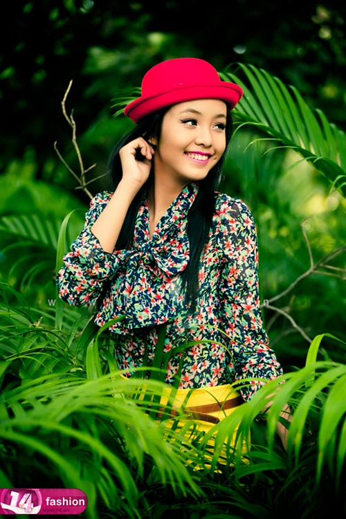 Người mẫu 12 tuổi mặc váy đẹp du xuân - 10