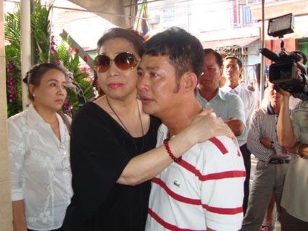 Nghẹn ngào tiễn biệt nghệ sĩ Tấn Tài - 2