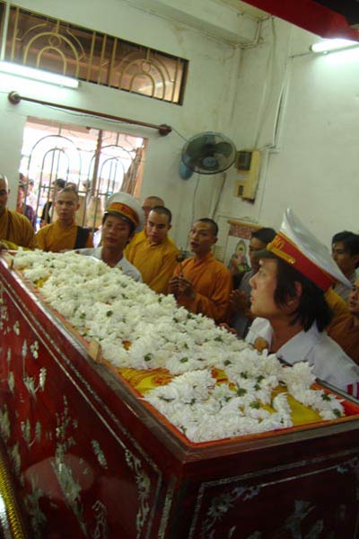 Nghẹn ngào tiễn biệt nghệ sĩ Tấn Tài - 3