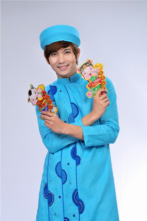 Tim đỏm dáng với áo dài khăn đống, Ca nhạc - MTV, Tim, ao dai khan dong, Tet Tan Mao 2011, chuc Tet, anh xuan cua nghe si, Thien duong vang em, Nguoi dep, Minh Hang, nhac Viet