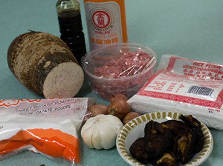 Nếm thử bánh khoai môn của người Hoa - 1