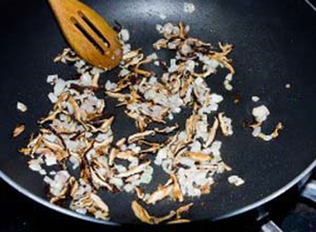 Nếm thử bánh khoai môn của người Hoa - 4