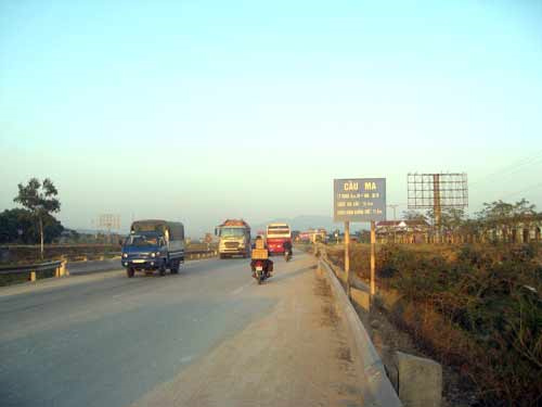 Nhiều xác chết trên "Cầu Ma" - 1