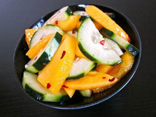 Salad xoài dưa leo: Chua, cay, mặn, ngọt - 1