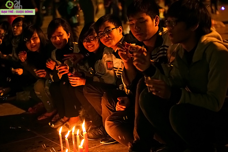  Tối qua, giới trẻ Hà thành đã rất hửng khởi tham gia Giờ trái đất