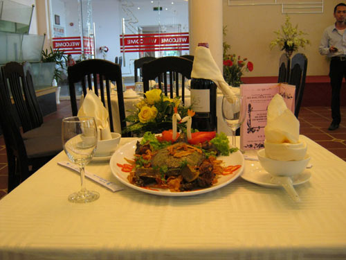 Queen Plaza – Nơi gặp gỡ của hạnh phúc, thành công, Nhà hàng Á - Âu, Ẩm thực, 