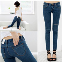 Mẹo mặc quần jeans rách tới công sở