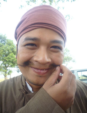Xem Xuân Hinh giả gái trong hài tết 2012 - 14
