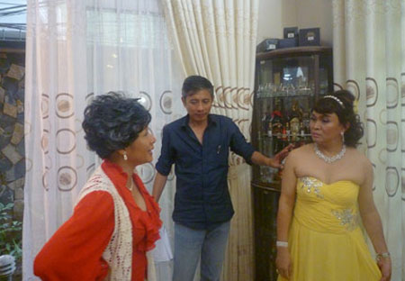 Xem Xuân Hinh giả gái trong hài tết 2012 - 2