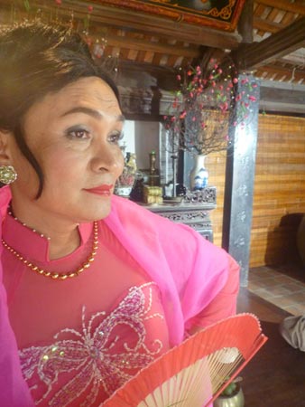 Xem Xuân Hinh giả gái trong hài tết 2012 - 6