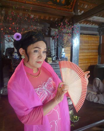 Xem Xuân Hinh giả gái trong hài tết 2012 - 7
