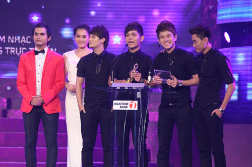 Thủy Tiên nhảy sung lộ hát nhép?, Ca nhạc - MTV, Thuy Tien, hat nhep, lo lieu, dinh chinh, tin don, ca si, zing music award, zma, tin tuc