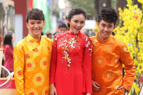 Bạn trẻ Sài Gòn mê diện áo dài ngày Tết - 7