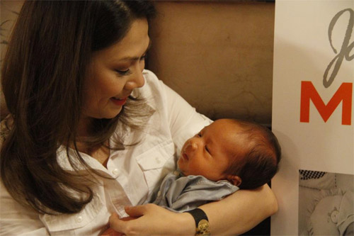 Quang Dũng nựng nịu con Thanh Thảo, Ca nhạc - MTV, Thanh Thao, Quang Dung, con nuoi, Jennifer Pham Jacky, Bao Nam, Minh Tri, ca si, tin tuc