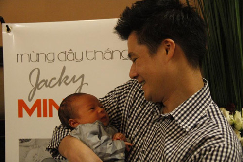 Quang Dũng nựng nịu con Thanh Thảo, Ca nhạc - MTV, Thanh Thao, Quang Dung, con nuoi, Jennifer Pham Jacky, Bao Nam, Minh Tri, ca si, tin tuc