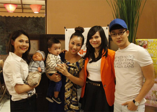 Quang Dũng nựng nịu con Thanh Thảo, Ca nhạc - MTV, Thanh Thao, Quang Dung, con nuoi, Jennifer Pham Jacky, Bao Nam, Minh Tri, ca si, tin tuc