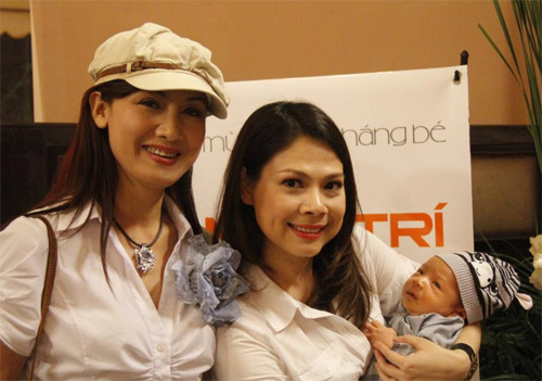 Quang Dũng nựng nịu con Thanh Thảo, Ca nhạc - MTV, Thanh Thao, Quang Dung, con nuoi, Jennifer Pham Jacky, Bao Nam, Minh Tri, ca si, tin tuc