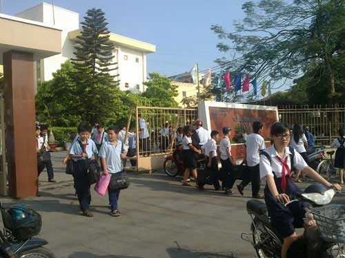 Nộp 300 triệu đồng/năm cho phòng GD-ĐT, Giáo dục - du học, hoc phi, giao duc, luong, chi phi, bao