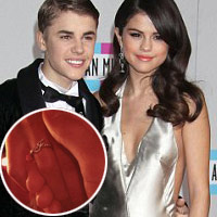 Bieber tặng Selena nhẫn kim cương ngày Valentine
