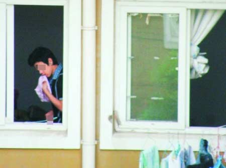 Suốt 30 năm ăn trộm đồ lót phụ nữ - 2