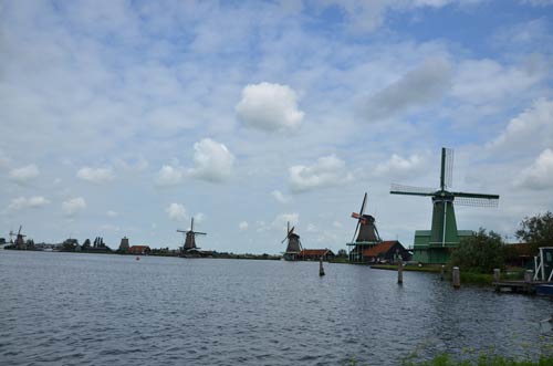 Cận cảnh làng cối xay gió Zaanse Schans ở Hà Lan - 1