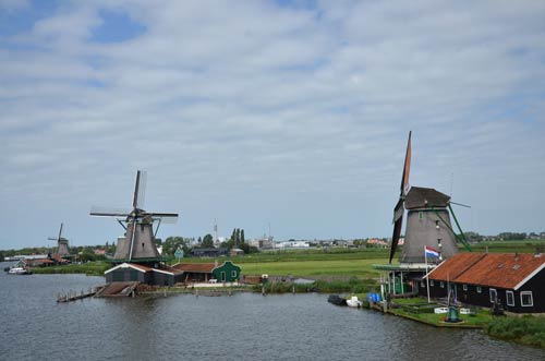Cận cảnh làng cối xay gió Zaanse Schans ở Hà Lan - 2