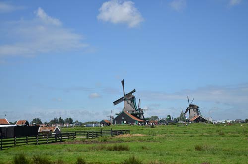 Cận cảnh làng cối xay gió Zaanse Schans ở Hà Lan - 9