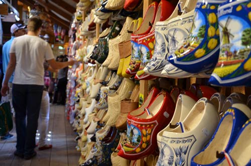 Cận cảnh làng cối xay gió Zaanse Schans ở Hà Lan - 10