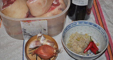 Nồi cơm hết veo với giò heo kho sả ớt - 1