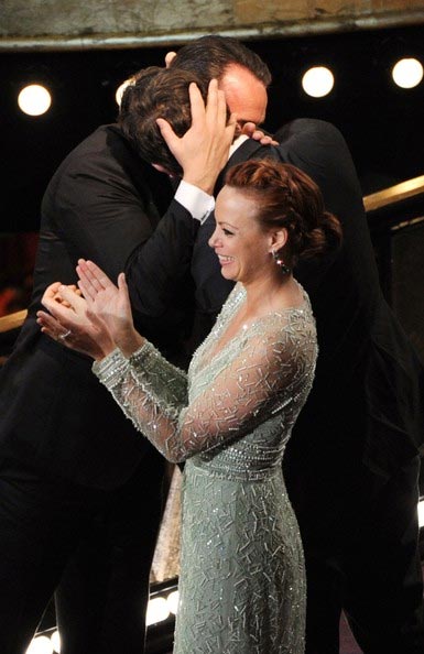Những khoảnh khắc độc tại Oscar 2012, Phim, Oscar 2012, The Artist, tham do oscar, le trao giai oscar 2012, khoanh khac oscar 2012,giai thuong, phim hay nhat, nu dien vien xuat sac, nam dien vien xuat sac, Phim, dien vien