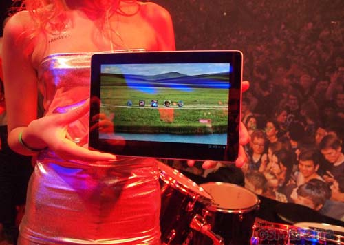 Trên tay Huawei MediaPad 10 FHD, Thời trang Hi-tech, MediaPad 10 FHD, Huawei MediaPad 10 FHD, tablet MediaPad 10 FHD, Huawei, tablet Huawei MediaPad 10 FHD, may tinh bang MediaPad 10 FHD, may tinh bang, tablet, anh MediaPad 10 FHD, gia MediaPad 10 FHD, cong bo MediaPad 10 FHD, tablet Huawei
