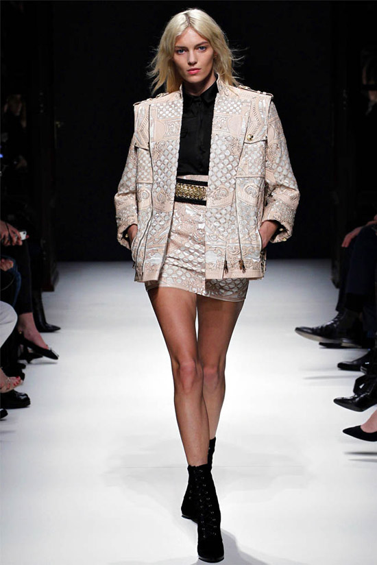 Paris FW: Nóng bỏng như cô gái Pháp, Thời trang, Balmain, Olivier Rousteing,Christophe Decarnin, maximalist, jacket, váy