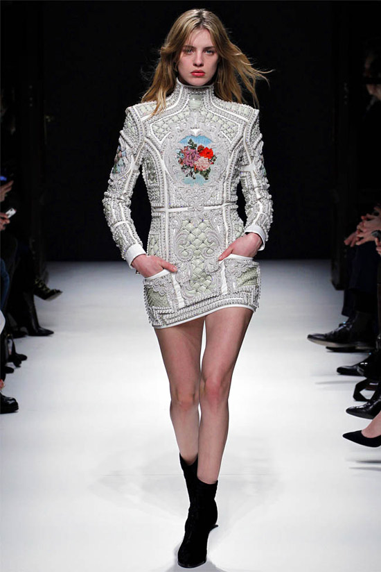 Paris FW: Nóng bỏng như cô gái Pháp, Thời trang, Balmain, Olivier Rousteing,Christophe Decarnin, maximalist, jacket, váy