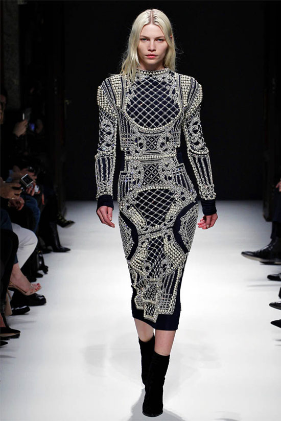 Paris FW: Nóng bỏng như cô gái Pháp, Thời trang, Balmain, Olivier Rousteing,Christophe Decarnin, maximalist, jacket, váy