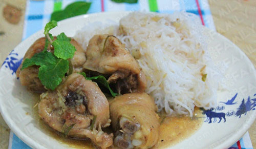 Hấp dẫn gà nấu sả, lá chanh - 13