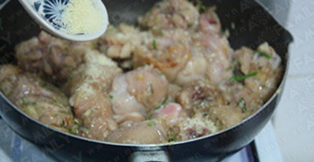 Hấp dẫn gà nấu sả, lá chanh - 9