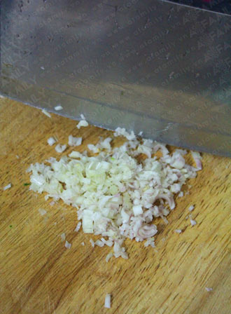 Hấp dẫn gà nấu sả, lá chanh - 4
