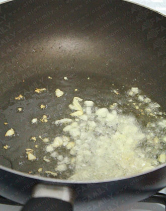 Hấp dẫn gà nấu sả, lá chanh - 7