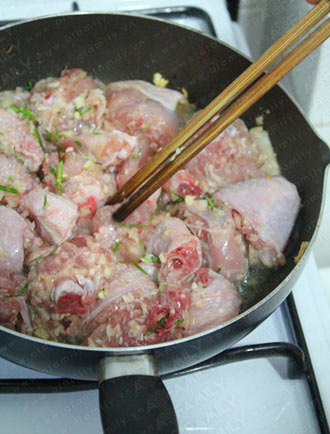 Hấp dẫn gà nấu sả, lá chanh - 8