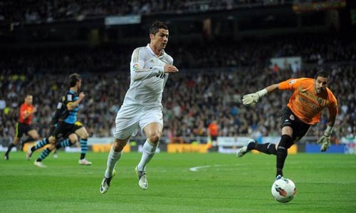 Chiếc giày vàng: Cuộc đua tam mã, Bóng đá, Chiec giay vang chau au, chiec giay vang, Ronaldo, Messi, Van Persie, Ibrahimovic, rooney, cr7, so 10, real, barca, arsenal, bong da, bong da 24h, ket qua bong da