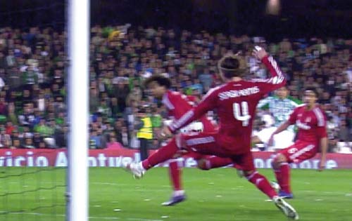 Real = Barca + 10: Âm mưu được sắp đặt?, Bóng đá, real -, barca, real, barca, liga, trong tai, ronaldo, messi, ramos, pepe, bong da tay ban nha, lich thi dau bong da tay ban nha, bong da, bong da 24h, ket qua bong da