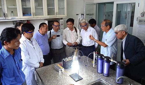 Thực hư máy phát điện “chạy bằng nước”, Tin tức trong ngày, may phat dien chay bang nuoc, may phat dien, phat minh moi, sang che moi, san xuat dien, nang luong sach, nnag luong gio, nang luong mat troi, bao, tin tuc, tin hot, tin hay