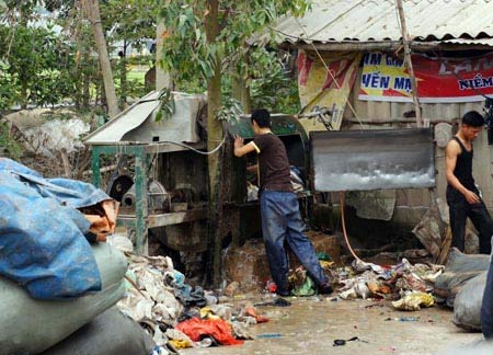 Chuyện bi hài ở làng… “giặt rác” - 2