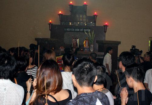 DJ Hoàng Anh chết lặng tiễn vợ lần cuối, Ca nhạc - MTV, DJ My Quyen, DJ Hoang Anh, vu truong, am nhac, dot tu, Sai Gon, Ha Noi, DJ Bo, Tim kiem tai nang DJ Viet Nam, Tim kiem tai nang DJ Chau A